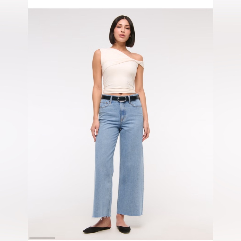 Like NEW! Abercrombie & Fitch crop wide leg high rise drapey jean size 6/28